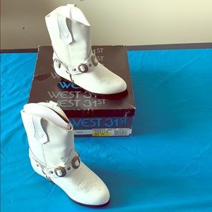 West 31st  kids boots size 9.5 M used white